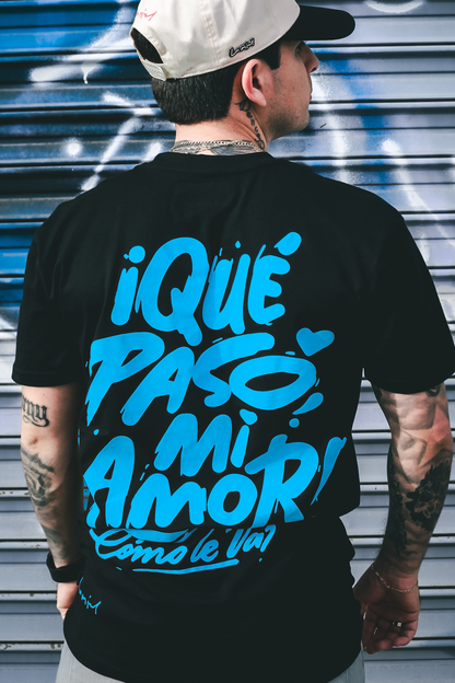 Playera "¡Qué Pasó Mi Amor!" 💙 — Negra con Azul