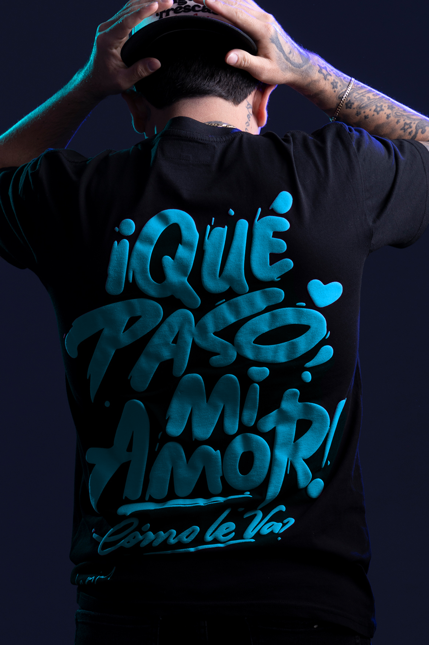 Playera "¡Qué Pasó Mi Amor!" 💙 — Negra con Azul